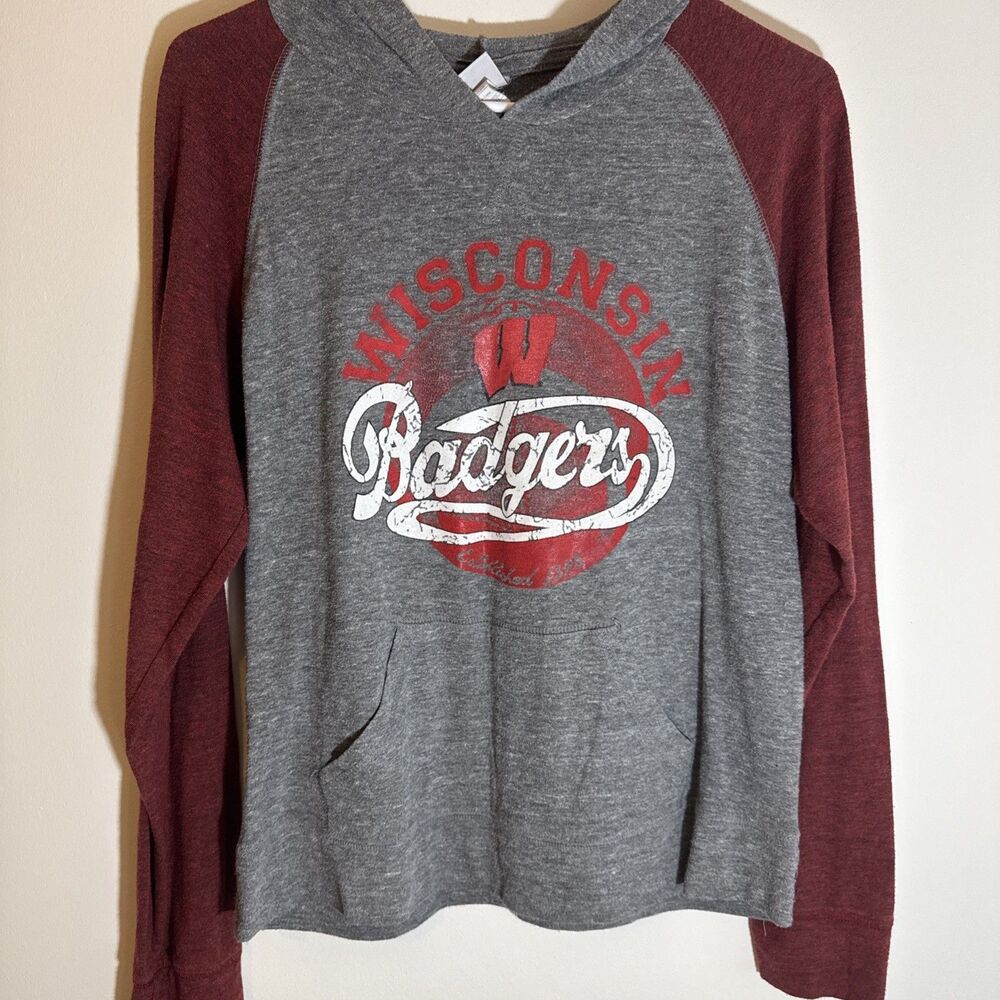 Campus Lifestyle Wisconsin Badgers Grey and Red Raglan Lightweight Hoodie XL